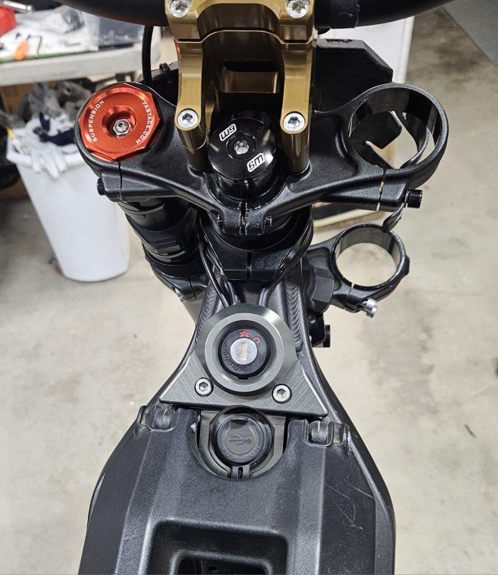 ZEAL Aluminum Key Switch Mount Plate (Surron LBX)